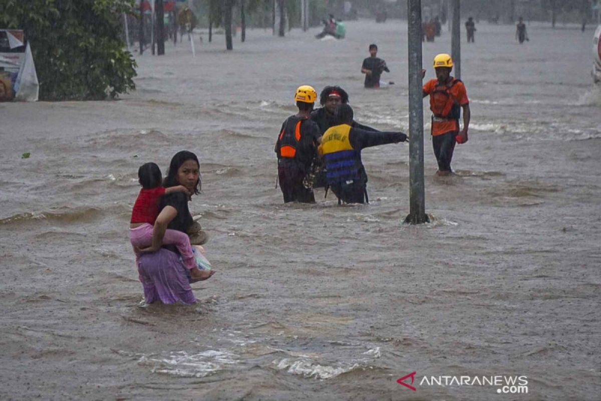 Jokowi attributes Kalimantan flooding to rainwater catchment damage