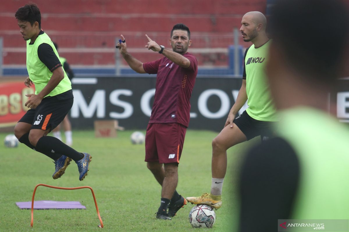 Javier Roca tak anggap spesial  laga lawan Persija