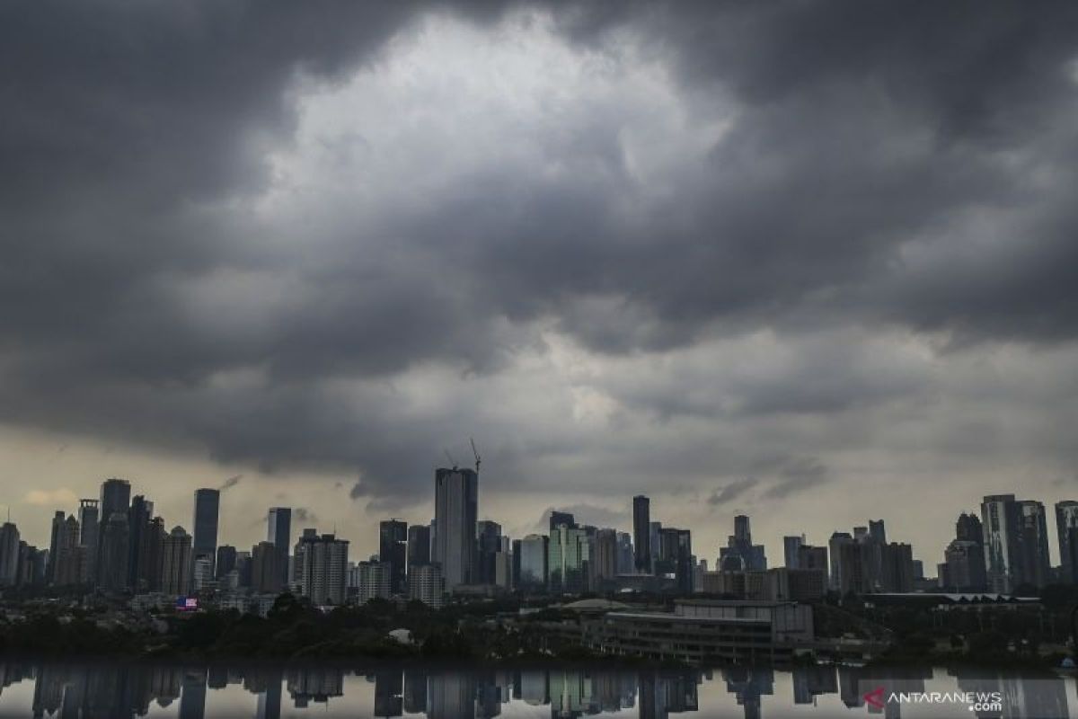 Cuaca Jakarta Minggu waspadai hujan disertai petir