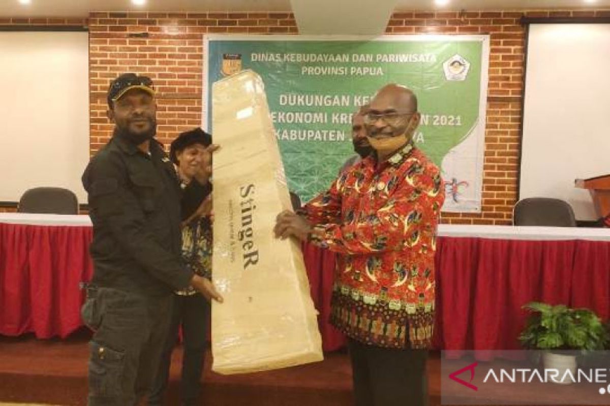 Pemprov Papua bantu peralatan seni dua sanggar Jayawijaya