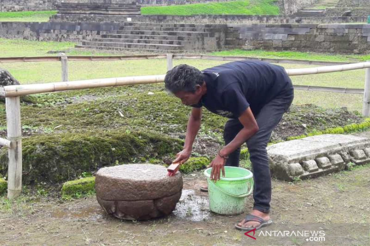 Ditemukan, struktur batu bermotif padma