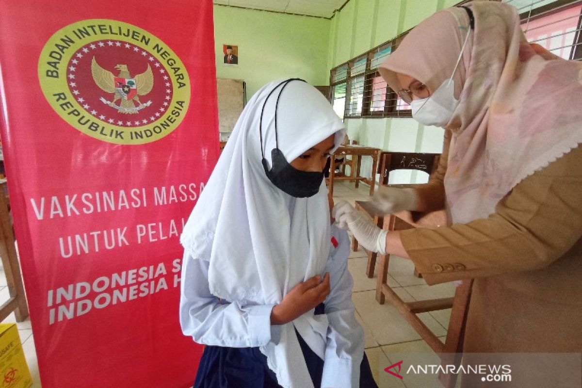 Vaksinasi BIN Kalsel bikin siswa sadar manfaat vaksin