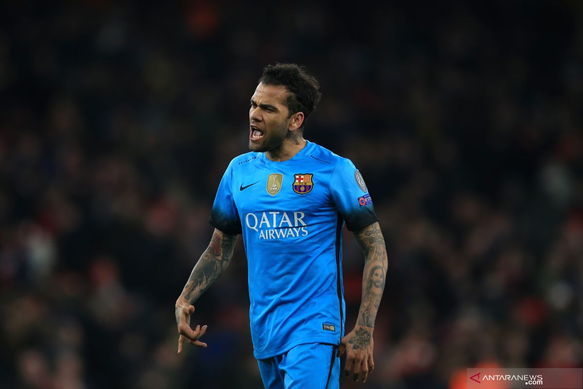 Dani Alves: Kenakan seragam Barcelona buat saya seperti pahlawan super