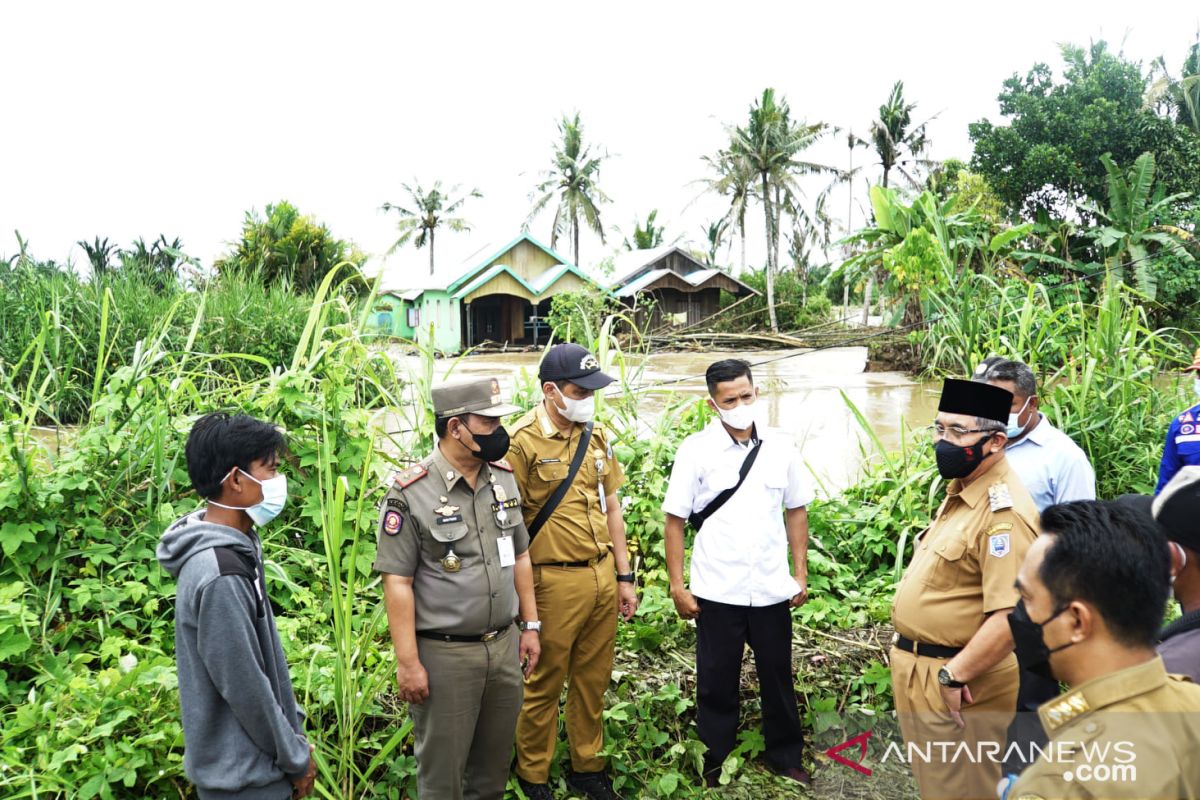 Bupati HSS kunjungi lokasi terdampak banjir di Lungau