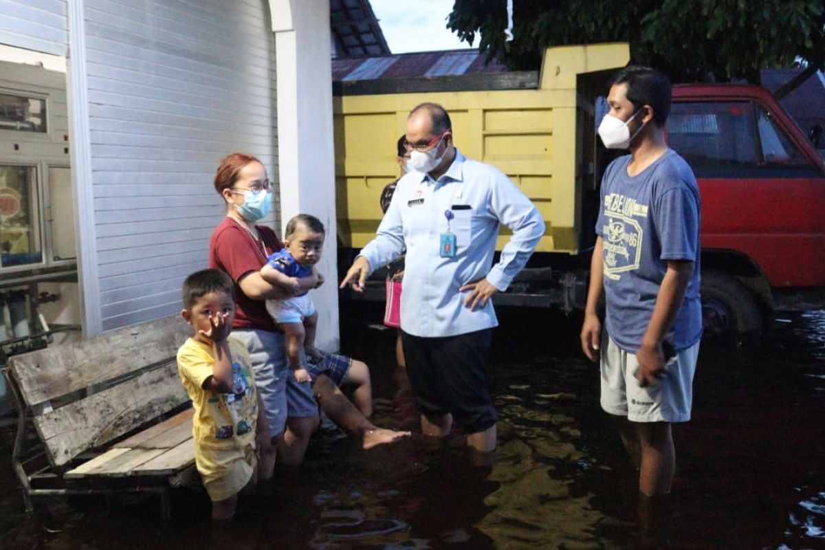 Kanwil Kenkumham salurkan bantuan untuk pegawai korban banjir