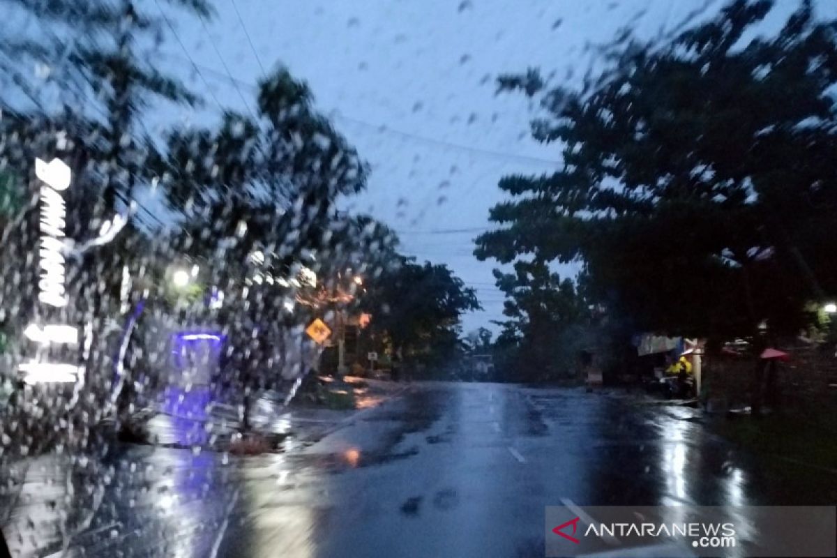 BMKG prakirakan hujan lebat turun di sejumlah kota besar di Indonesia