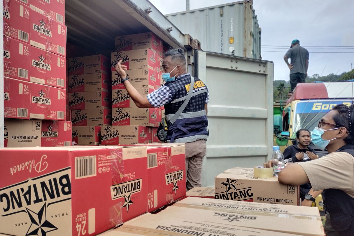 Ormas Parjal Papua Barat tolak kedatangan lima kontainer bir