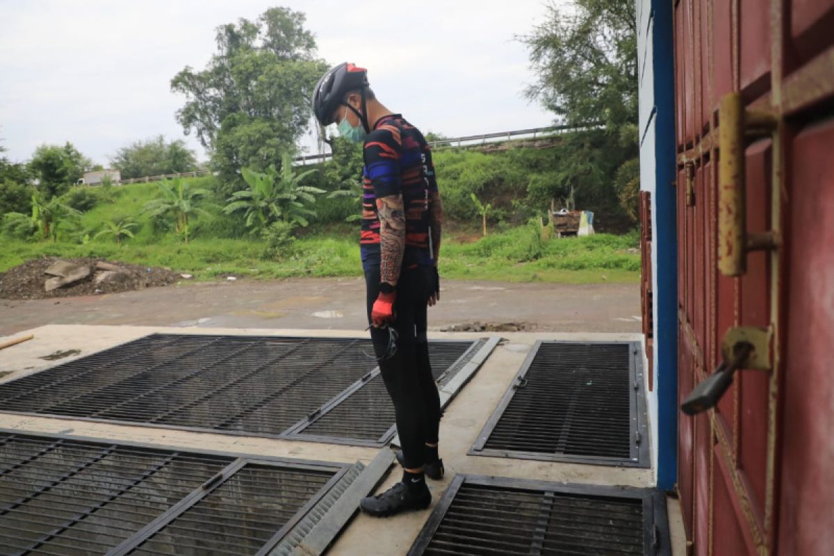 Antisipasi dampak banjir cuaca ekstrem, Ganjar cek rumah pompa di Semarang