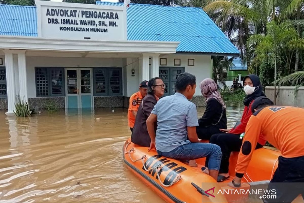 Sebanyak 5.500 warga HST terdampak banjir dan sebagian mengungsi