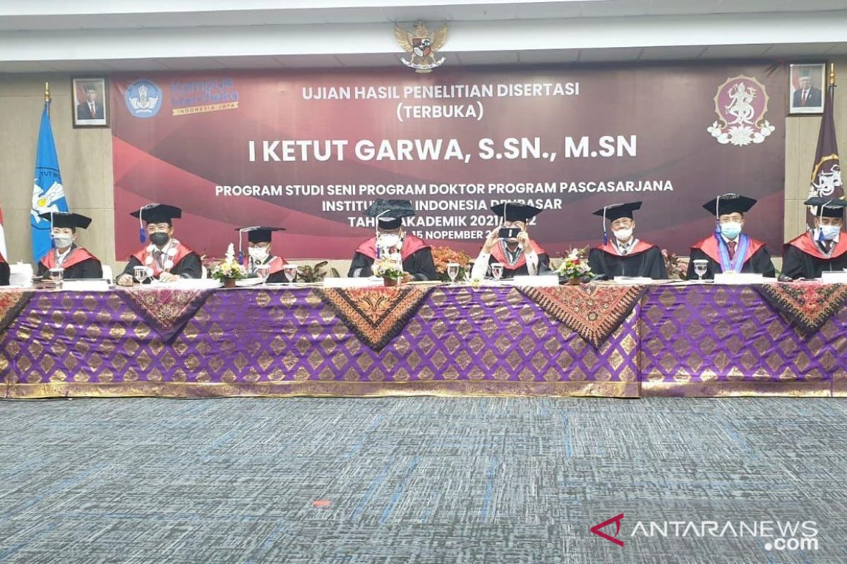 ISI Denpasar cetak dua doktor baru