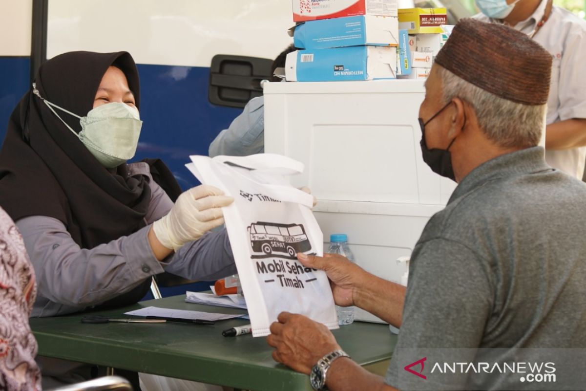 Mobil Sehat PT Timah Tbk Datangi Warga Lingkungan Matras, Warga Beruntung Bisa Berobat Gratis