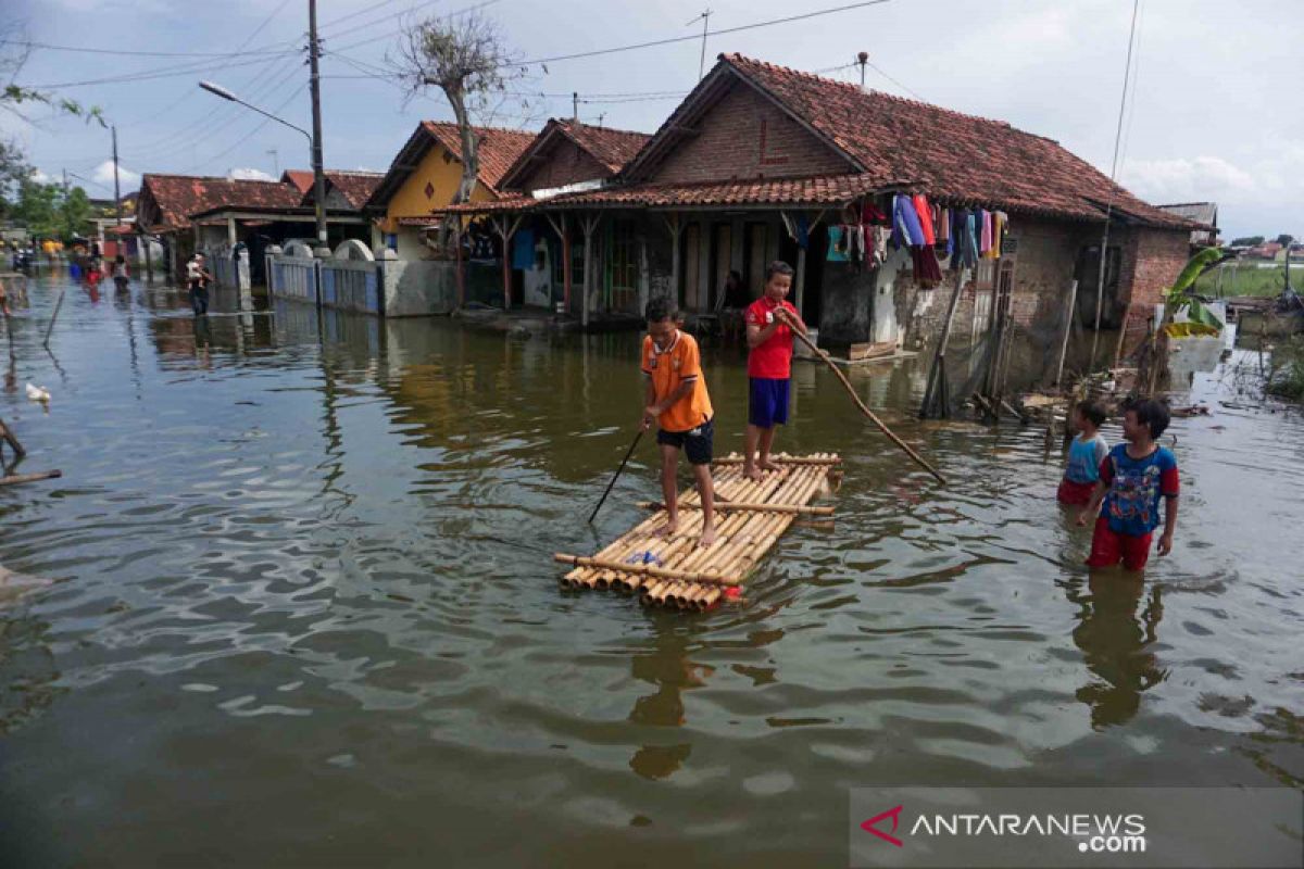 Kemarin, Kemenag cairkan insentif guru PAI hingga banjir rob Jawa