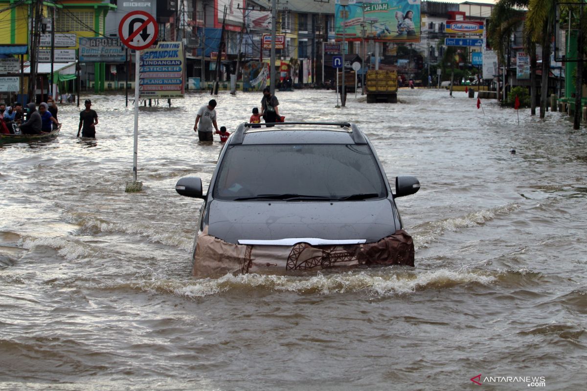 Langkah-langkah atasi kerusakan mobil terendam banjir