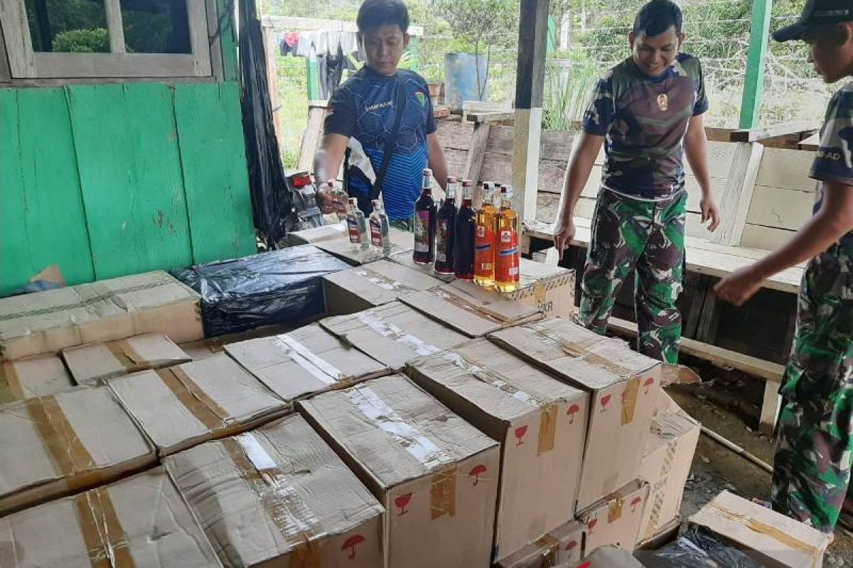 Kodim Jayawijaya amankan 2.760 botol minuman beralkohol selundupan