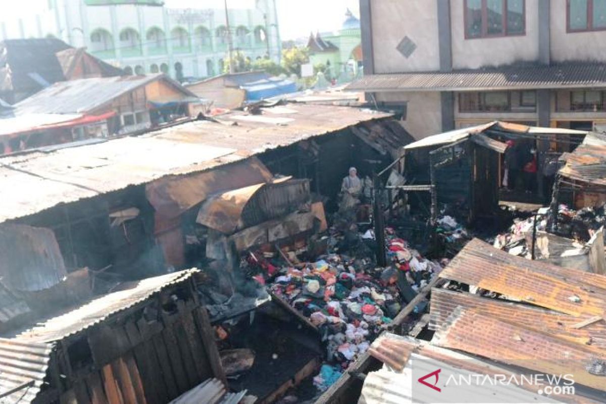 Pasar Aur Tajungkang di Bukittinggi terbakar, 28 kios pedagang hangus
