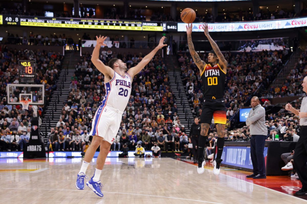 Jazz lumat Sixers 120-85