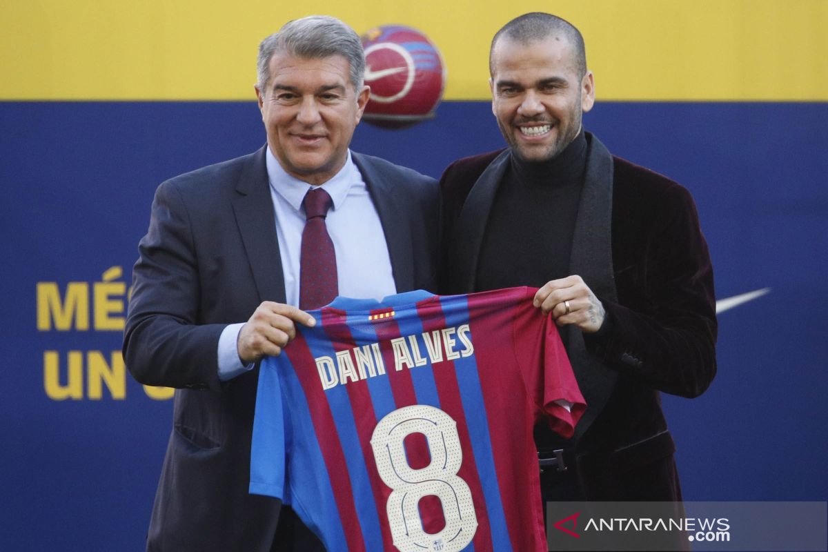 Dani Alves diperkirakan catatkan debut kedua di Barcelona pekan ini