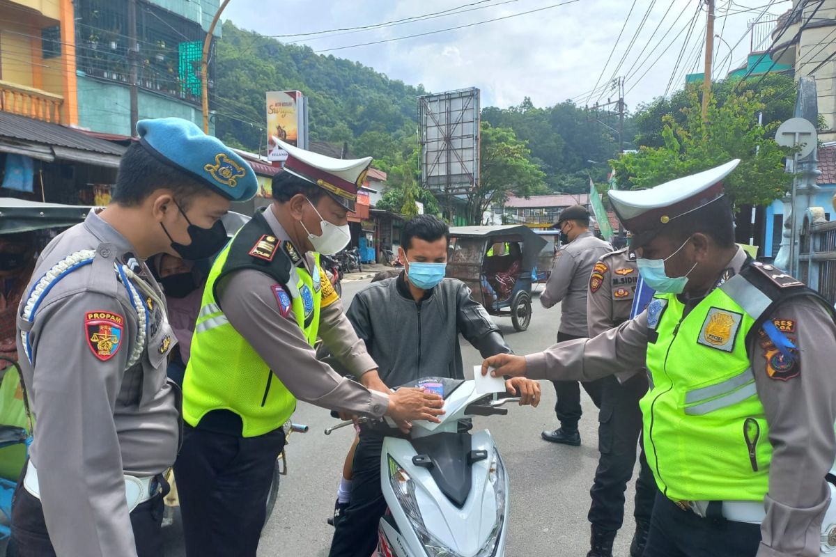 Operasi Zebra di Sibolga edukasi pengguna jalan untuk patuh prokes dan lalin