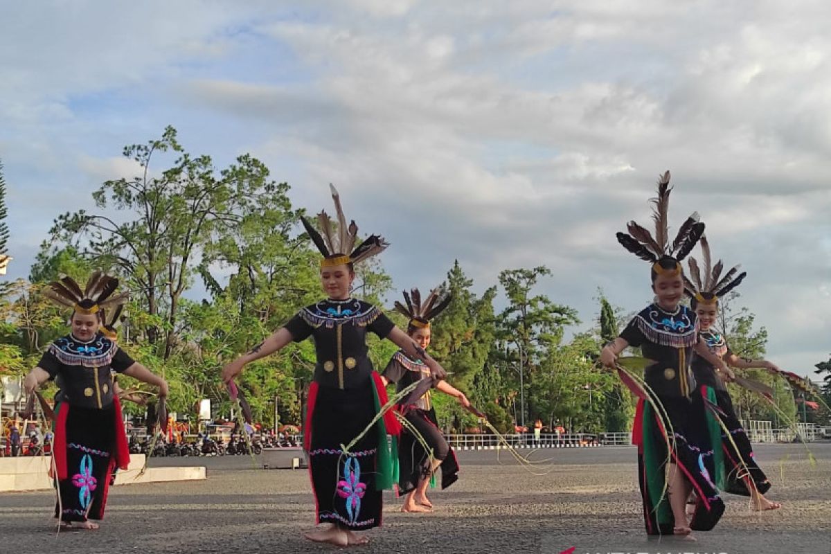 Parade senja di Lapangan Murjani hidupkan budaya daerah di Banjarbaru