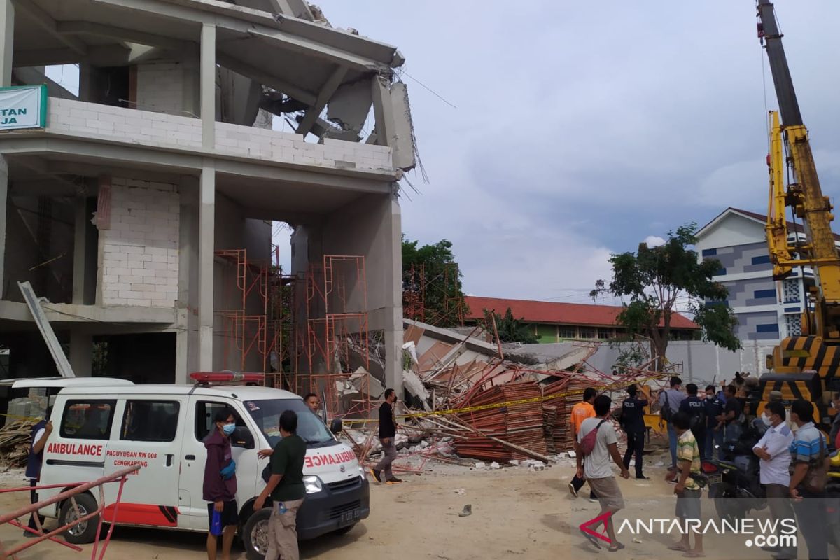 Polrestro Jakbar periksa tujuh saksi terkait gedung SMAN 96 yang ambruk