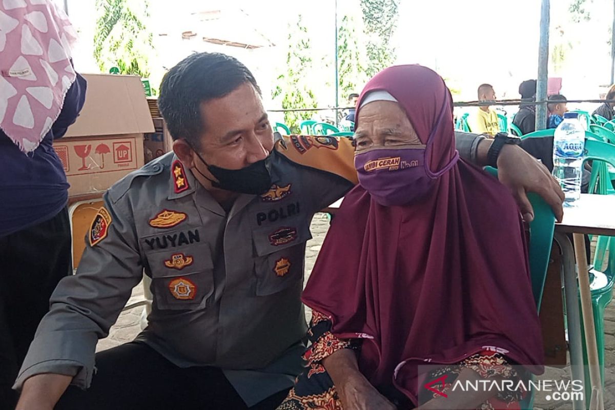 Kesadaran nenek Saijem (81) divaksin bikin kapolres Muarojambi kagum