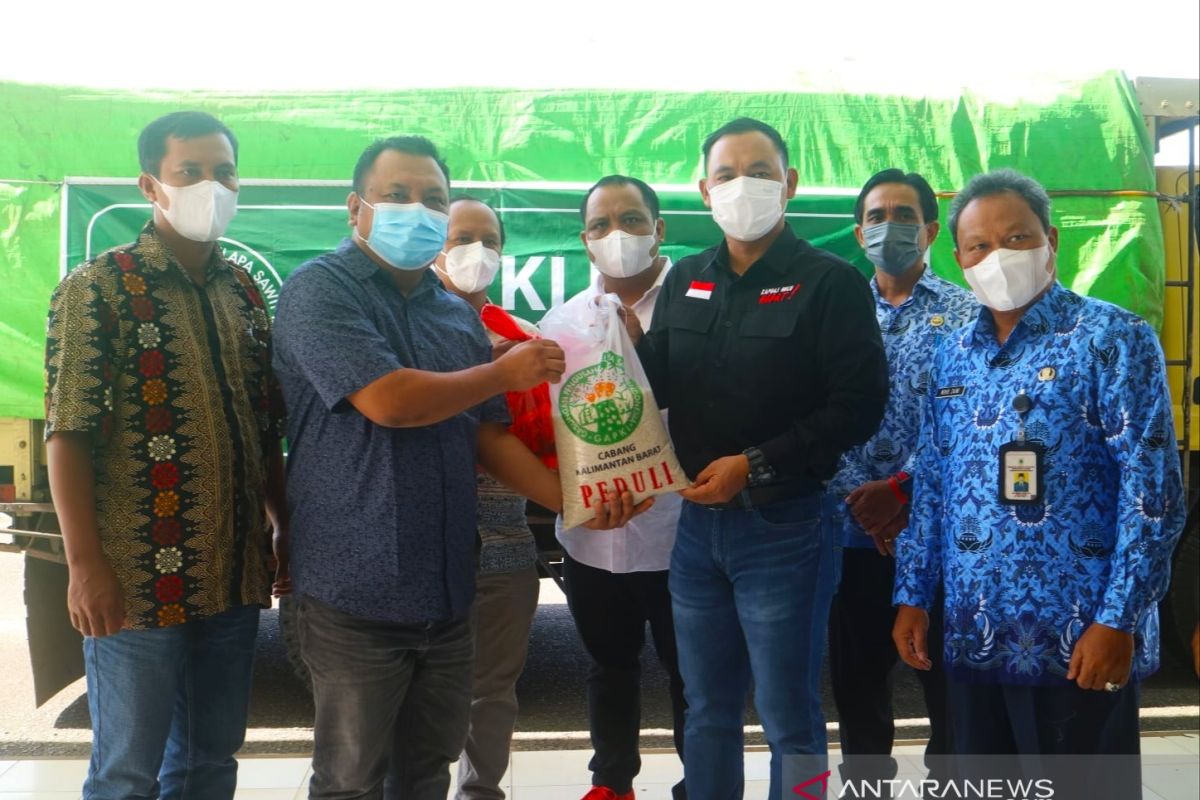 Gapki salurkan lima ton beras dan 1.000 sembako untuk korban banjir Kapuas Hulu