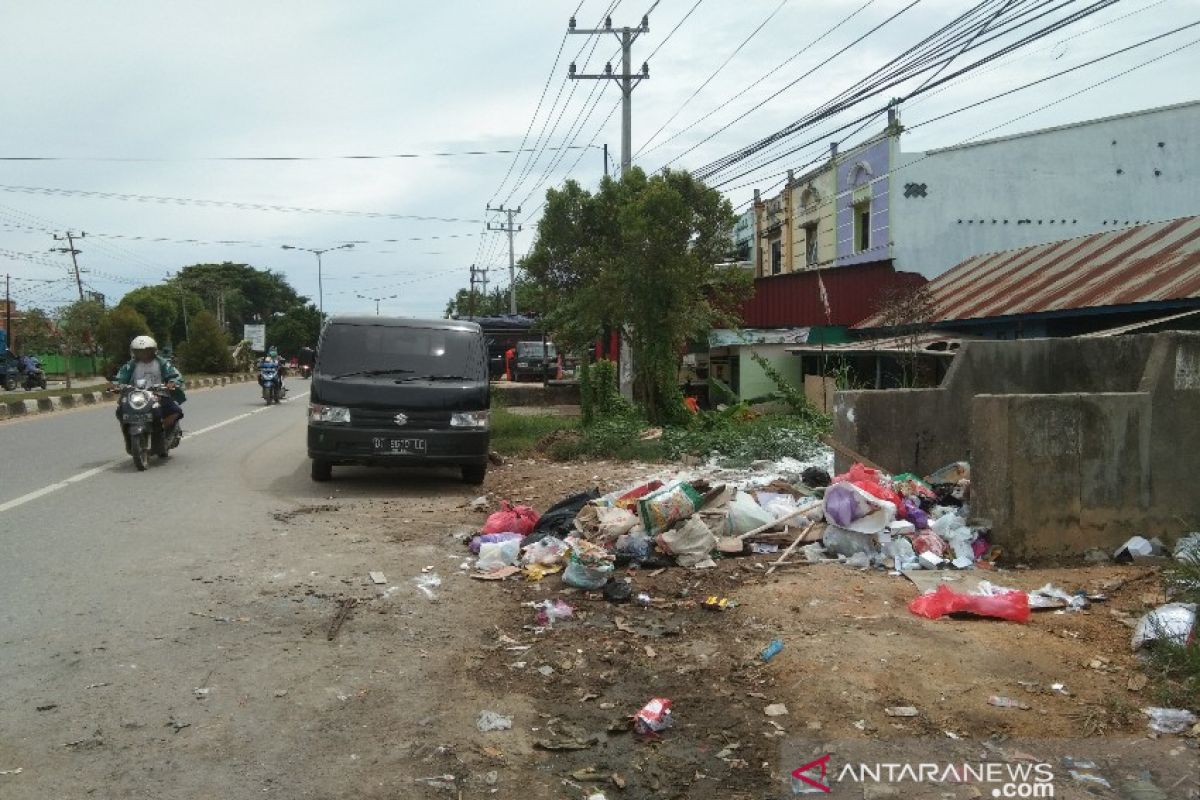 Pemkot Kendari akan menutup tempat penampungan sampah di pinggir jalan