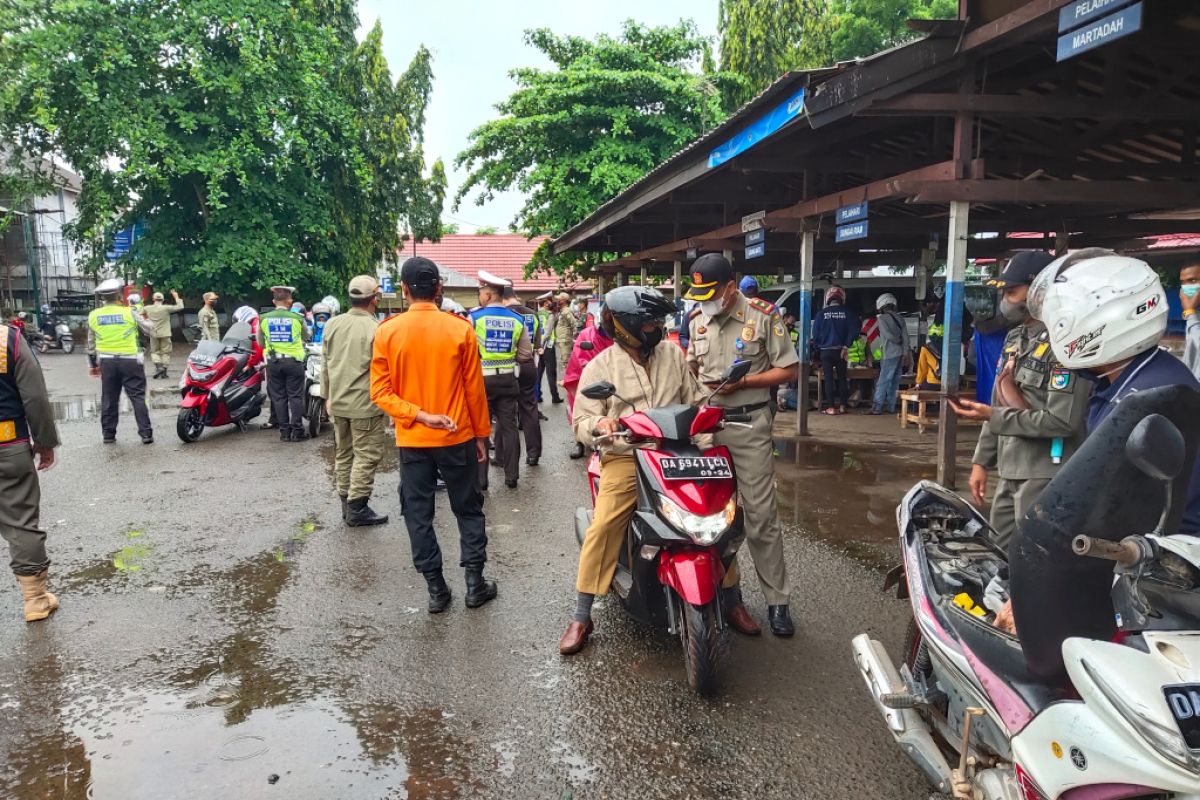 25 pengemudi kendaraan terjaring razia masker