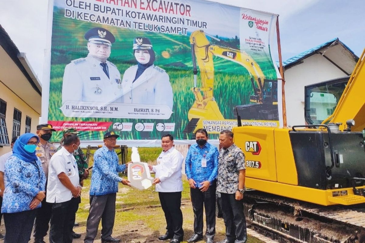Pemkab Kotim penuhi janji berikan ekskavator untuk tiga kecamatan