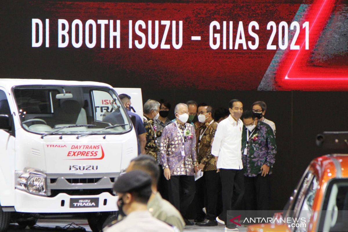 Presiden Jokowi bahas peningkatan komponen lokal Isuzu di GIIAS 2021