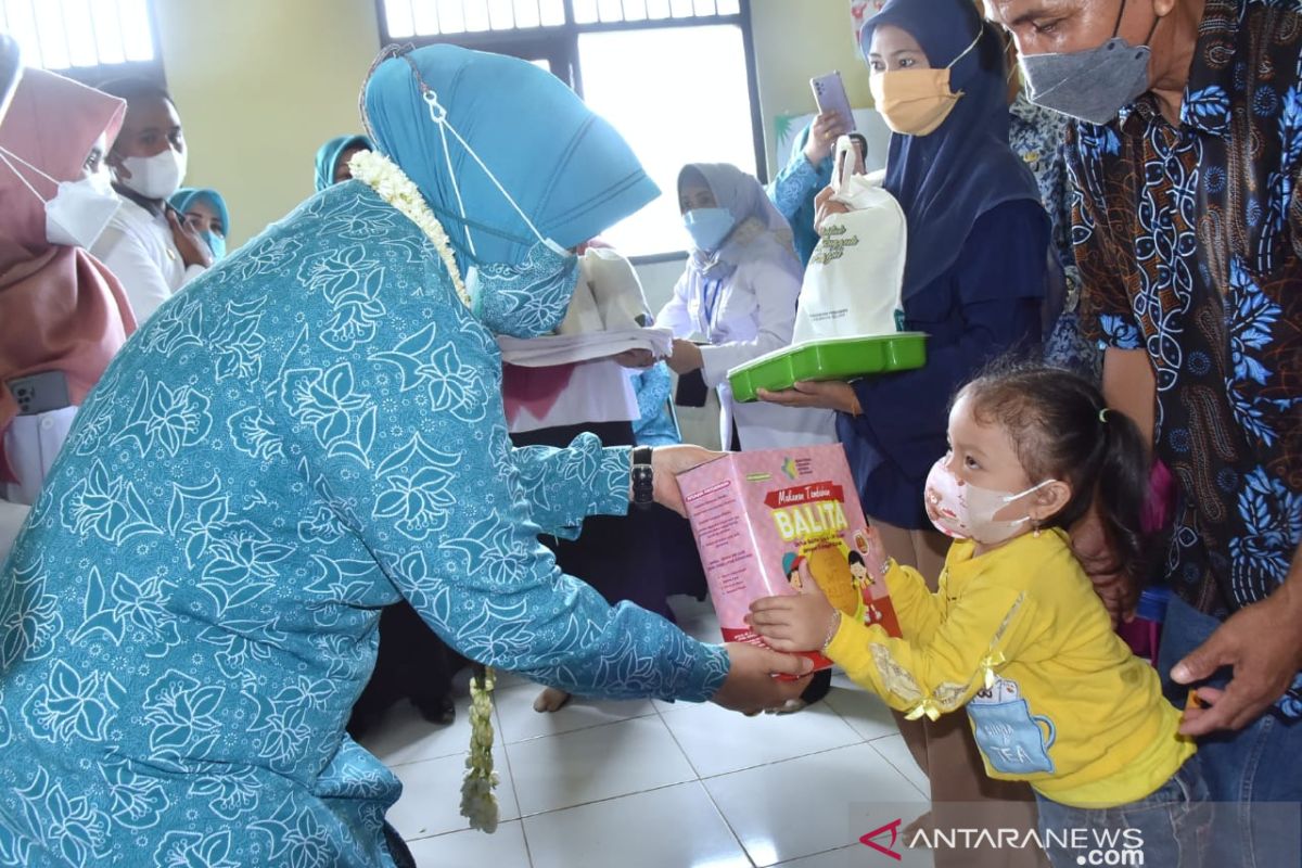 PKK Kalsel laksanakan gerakan makan ikan untuk cegah kekerdilan