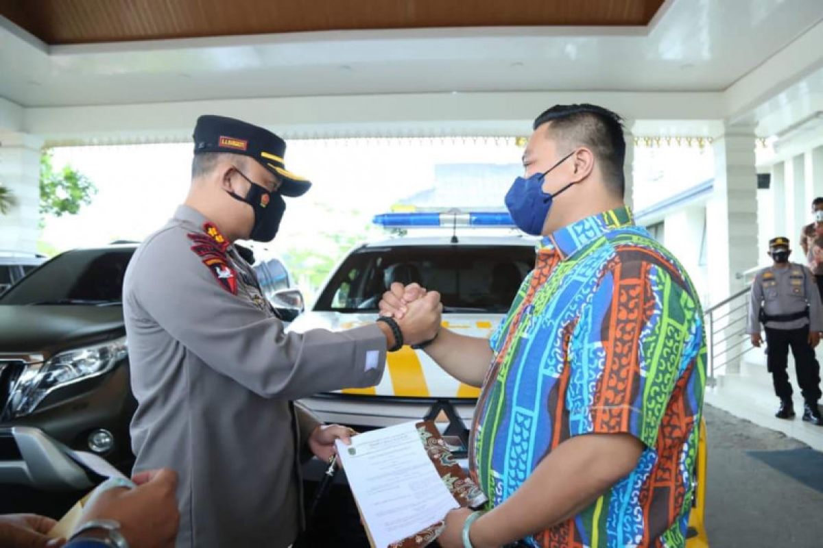 Silaturahmi ke Labura, Kapolres Labuhanbatu dapat mobil patroli