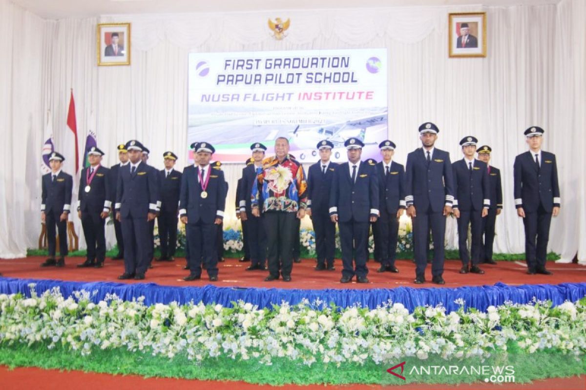 Pemprov apreasiasi 15 putra asli Papua lulus dari Nusa Flight Institute