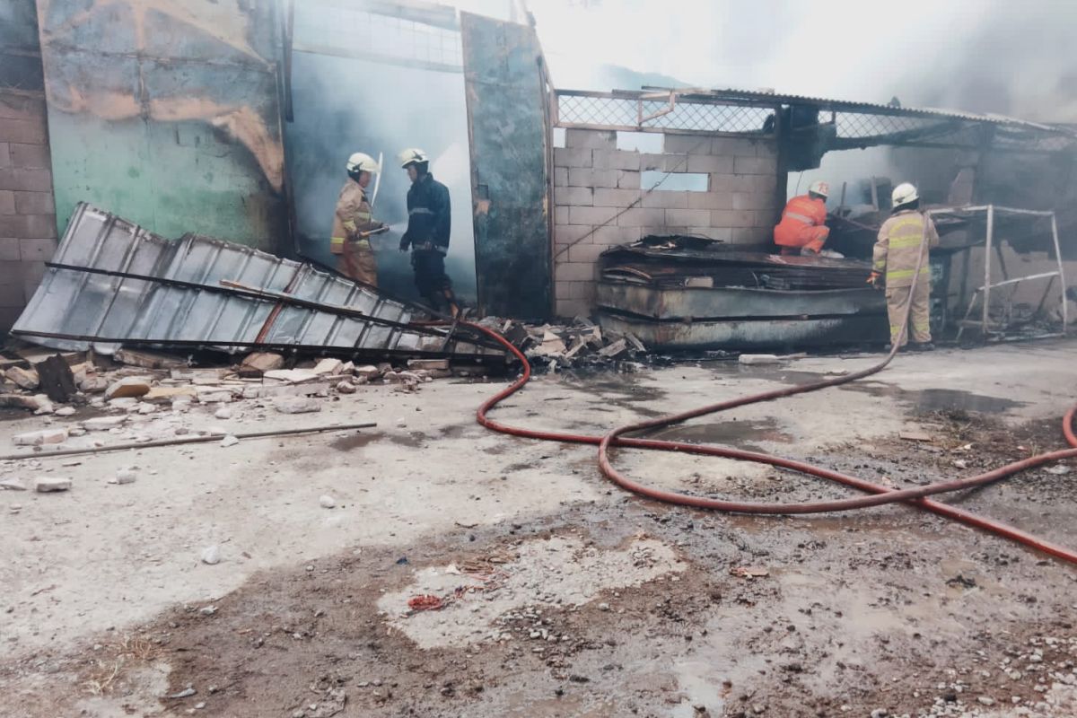 Pabrik helm di Sepatan Tangerang hangus terbakar