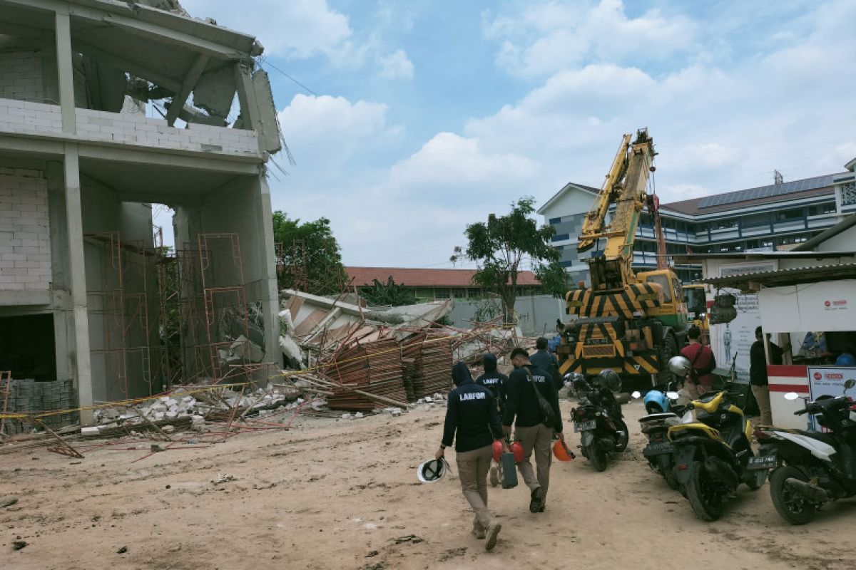 Puslabfor Mabes Polri datangi lokasi robohnya gedung SMAN 96 Jakbar