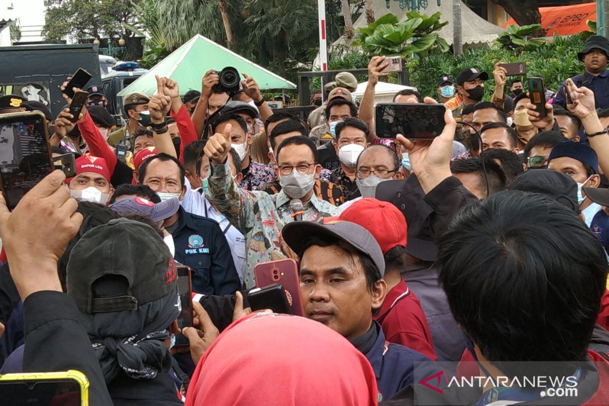 Anies janji kurangi biaya hidup buruh