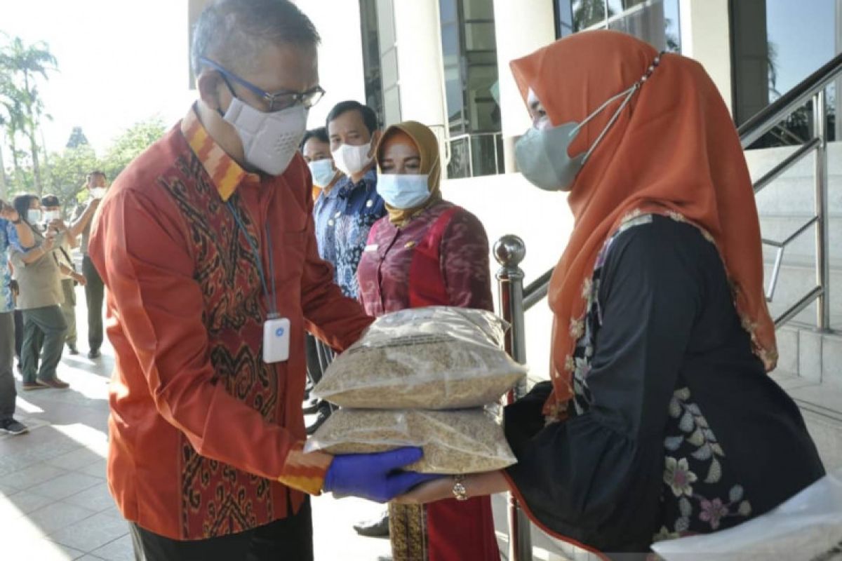 Pemprov Kalbar salurkan bantuan benih padi daerah terdampak banjir