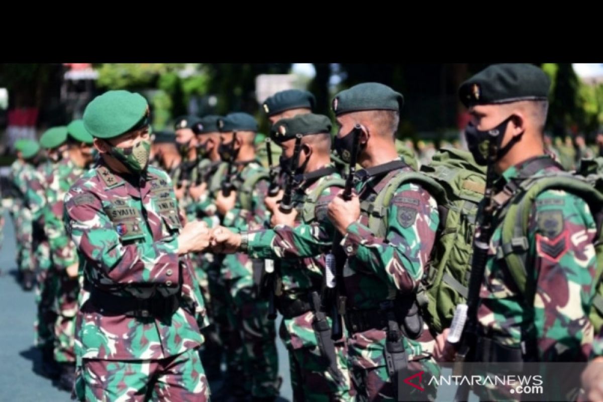 Pangdam Hasanuddin memberi apresiasi prajurit berprestasi