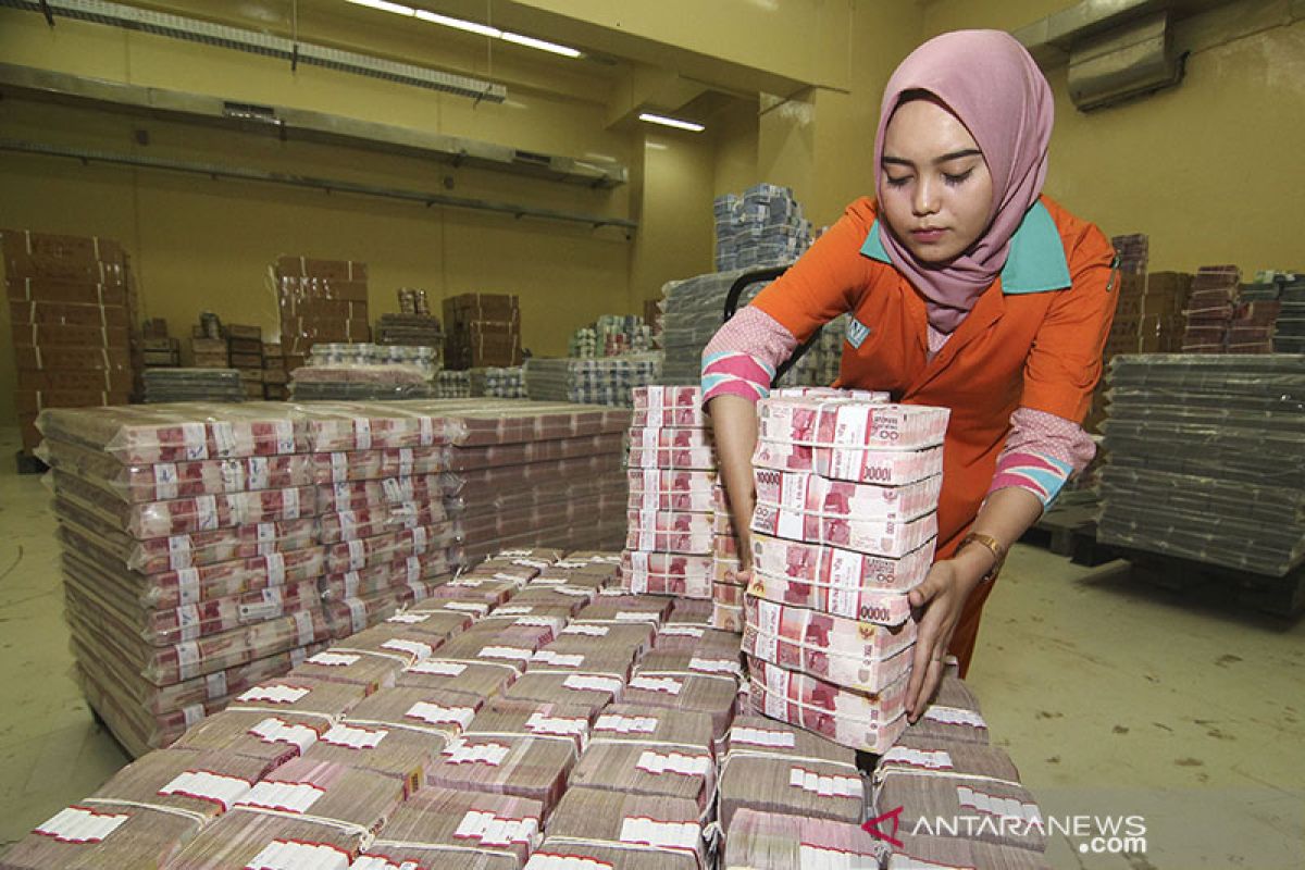 Rupiah melemah masih dibayangi percepatan pengetatan moneter The Fed