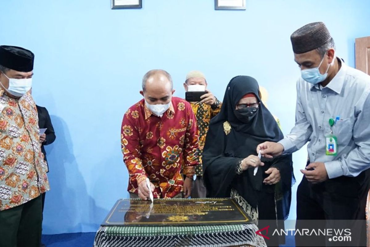 Wali Kota Pangkalpinang resmikan laboratorium komputer dan perpustakaan SD Muhammadiyah