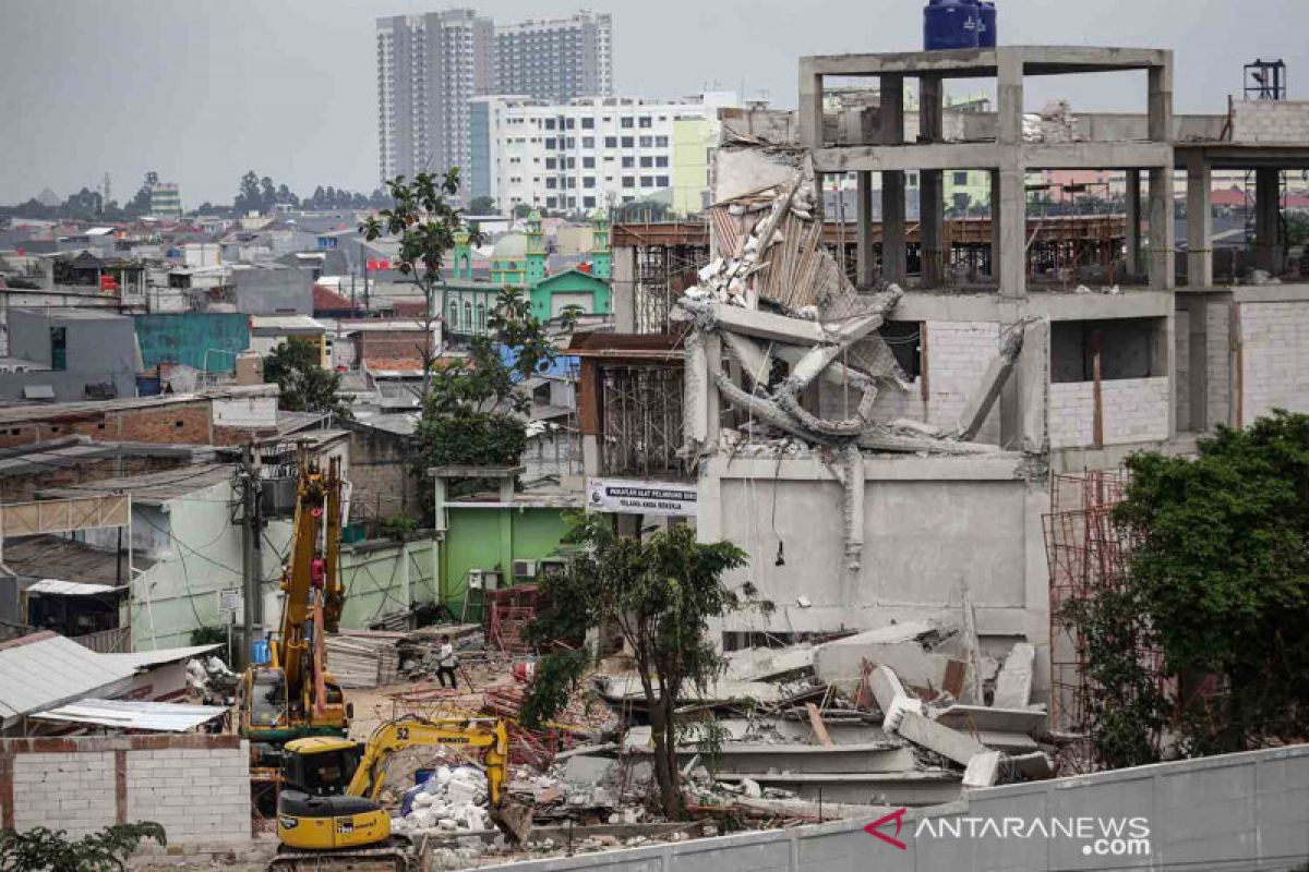 Pemkot Jakbar diperiksa terkait bangunan SMAN 96 yang roboh