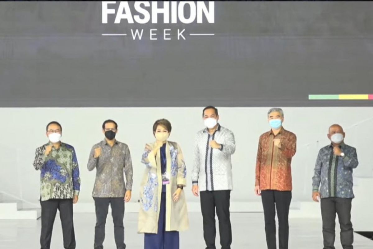 Indonesia must emerge as global leader in Muslim fashion: Lutfi