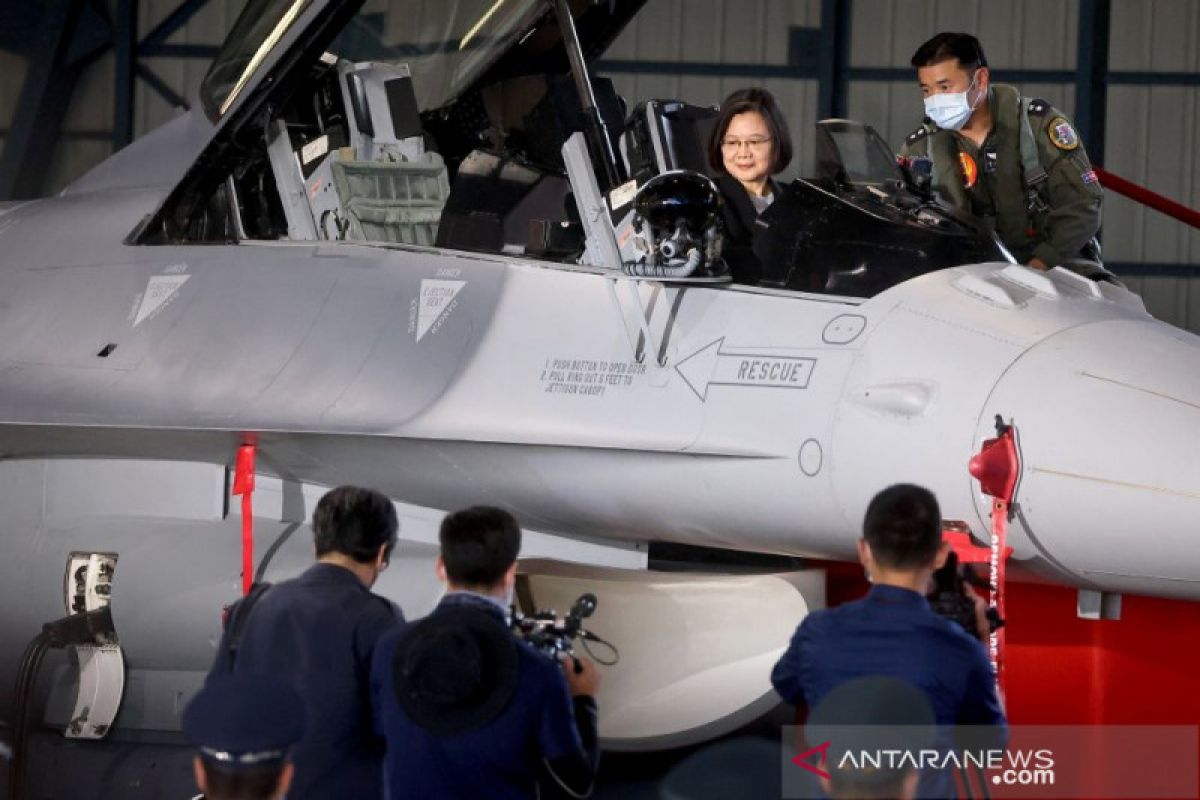 Pemimpin Taiwan resmikan skuadron F-16V di tengah ketegangan dengan China