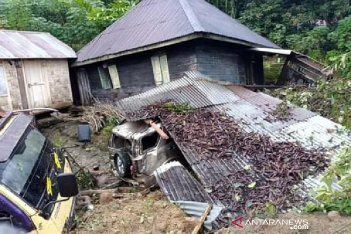 Mensos minta korban longsor Sibolangit tidak kembali ke rumah