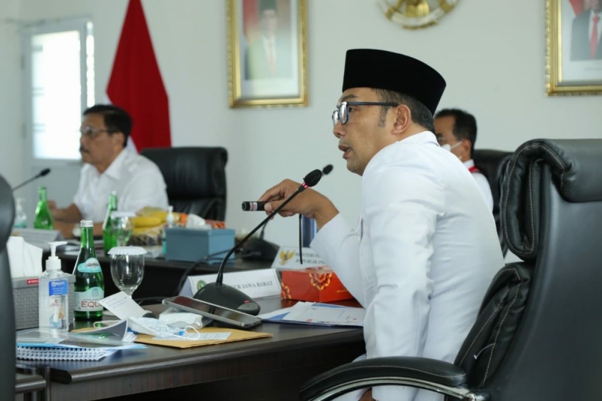 Ridwan Kamil pastikan UMP 2022  Jabar naik