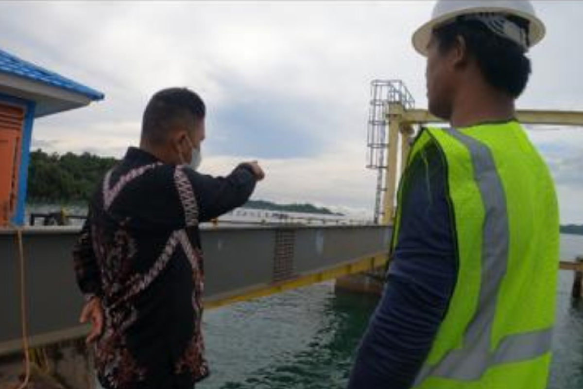 Wabup Lingga beri peringatan keras saat tinjau proyek pelabuhan roro