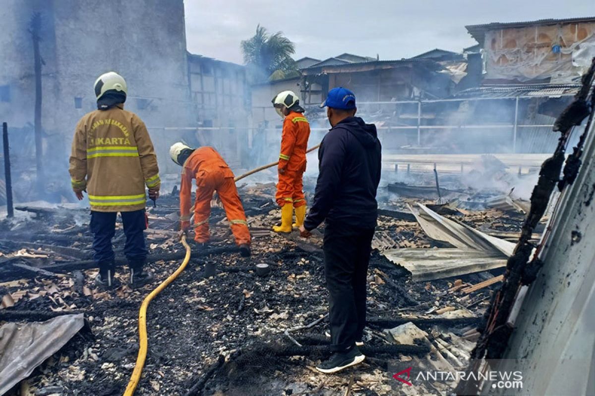 Empat rumah dan satu musholla di Jakarta Barat  ludes terbakar