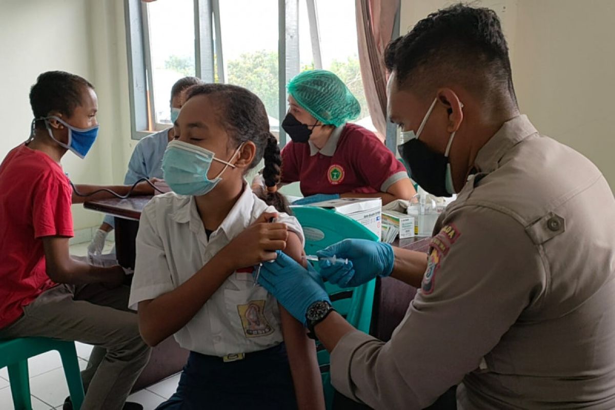 Polres Mabar beri 616 dosis vaksin COVID-19 bagi pelajar
