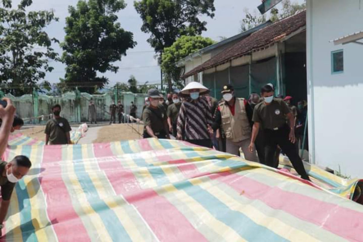 Bantul melatih petani pemanfaatan teknologi penjemuran hasil pertanian