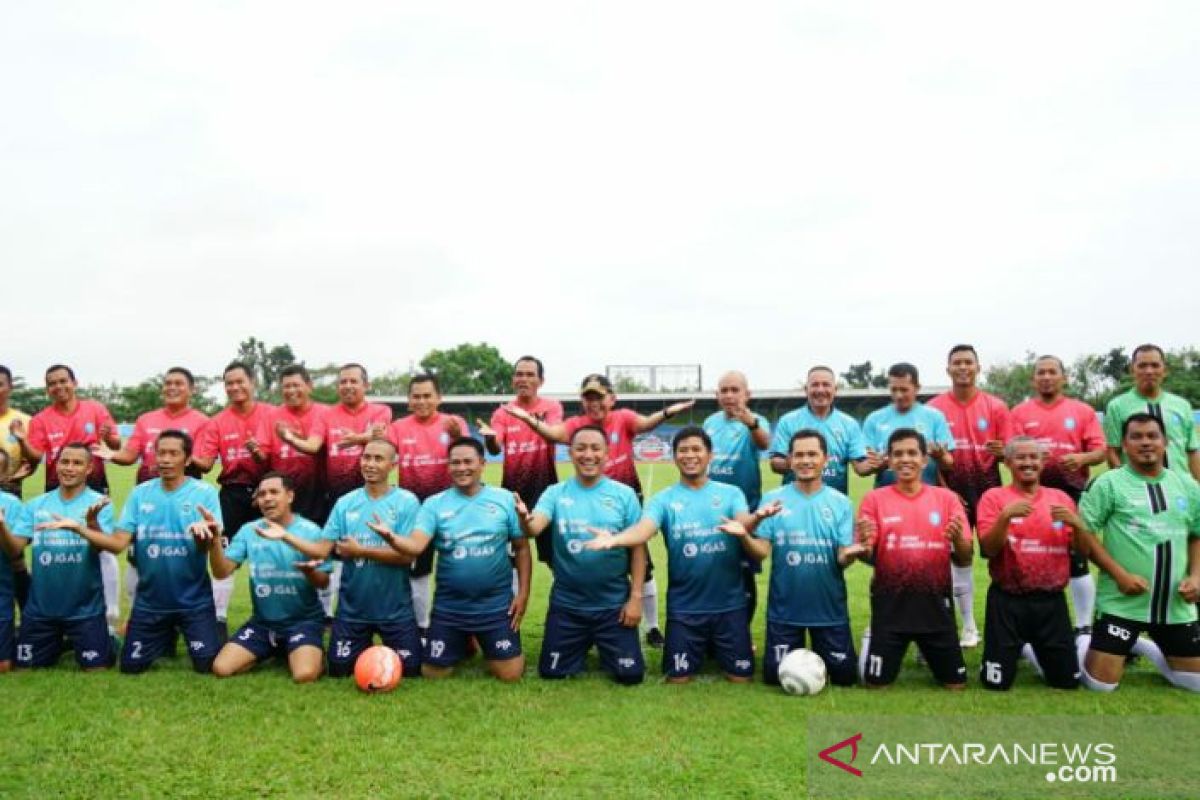 Pemkot Pangkalpinang dan Pemkab Bangka lakukan pertandingan persahabatan sepak bola